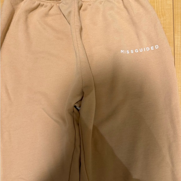 MISSGUIDED Tan Sweatset (sweatpants and oversized t-shirt) - Picture 2 of 6